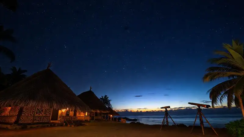 Fijianos observan estrellas en la noche