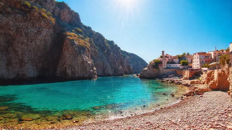 Cala idílica y mediterránea