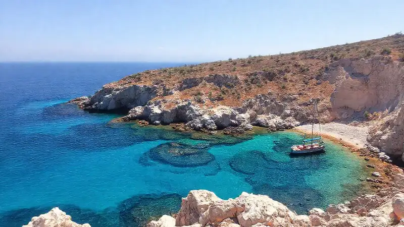 Un mar turquesa revela un secreto