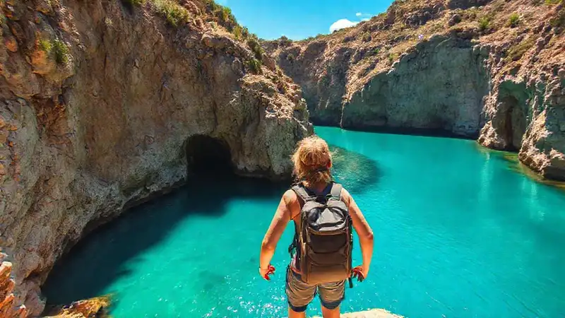 Un explorador encontró una costa dramática