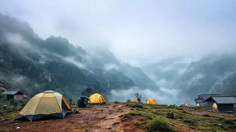 Montañas ancestrales ofrecen trekking sereno en China