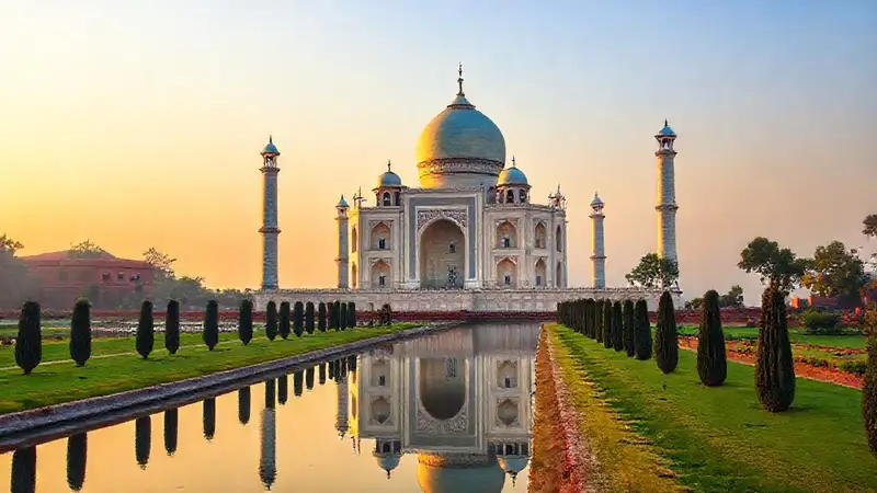 El Taj Mahal es una joya serena
