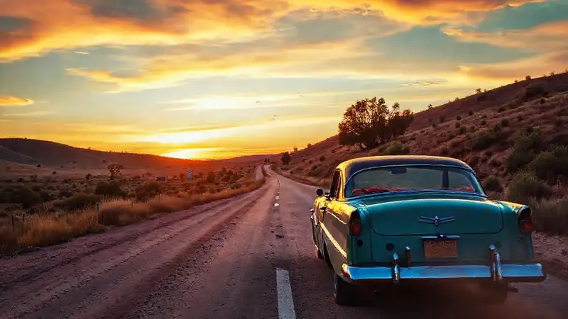 Un coche antiguo en el ocaso