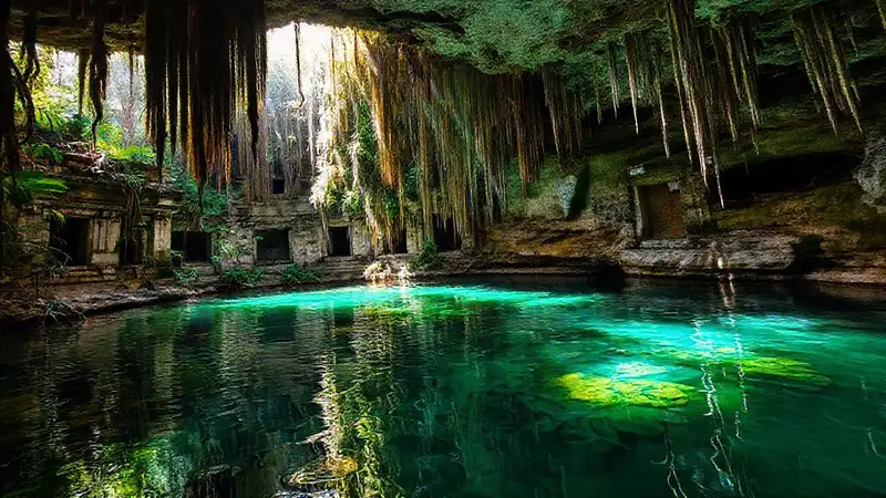 Cenotes turquesas esconden misterios ancestrales