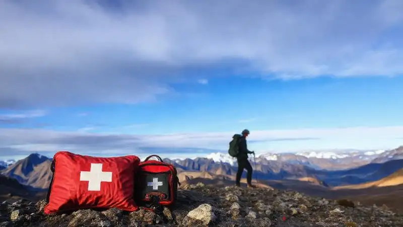 Hiker explora paisajes patagónicos con preparación